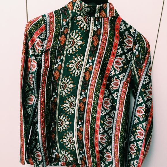 ❤NEW ❤ GREEN PAISLEY OPEN BACK TOP - Picture 4 of 5