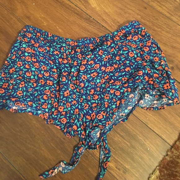 Shorts - Picture 2 of 2