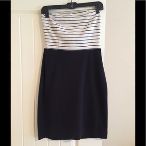 Black/white strapless dress
