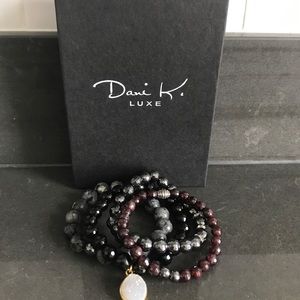 garnet, pyrite and labradorite beaded bracelet. 🖤