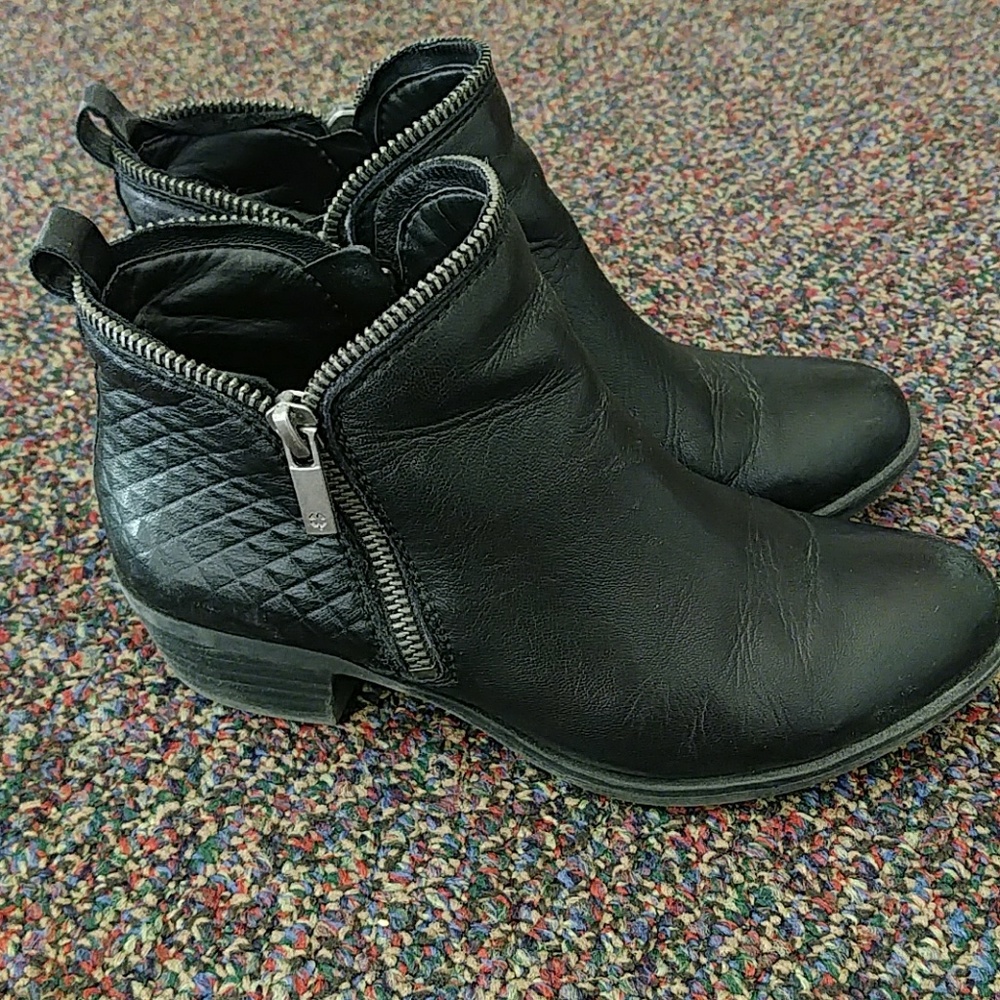 LUCKY BRAND Black Zip Booties