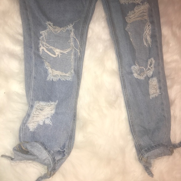 Brandy Melville Distressed Boyfriend Jeans - Picture 4 of 6