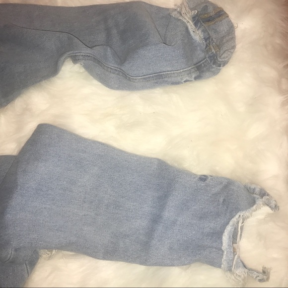 Brandy Melville Distressed Boyfriend Jeans - Picture 6 of 6