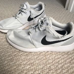 Nike grey rosche runs