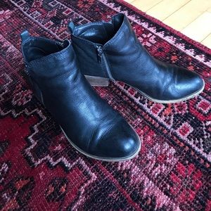 Lucky Brand Basel Booties, 7.5 fits like a roomy 7