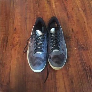 Boys grey Nikes size 3.5 EUC