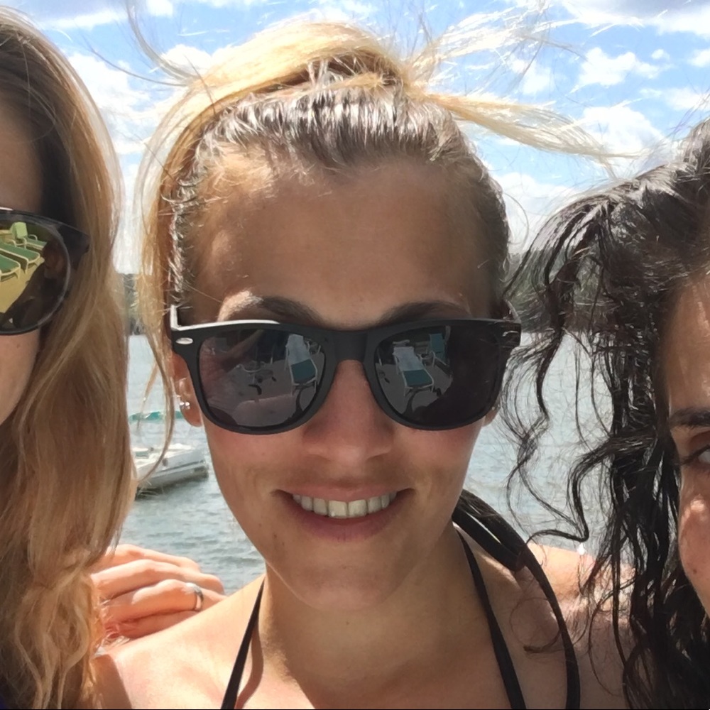 Meet your Posher, Aviva