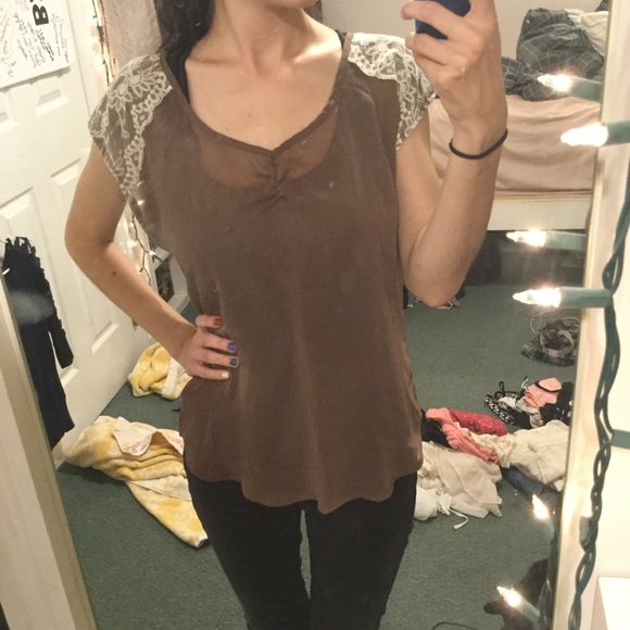 Lace detailed Flowy Blouse - Picture 4 of 6