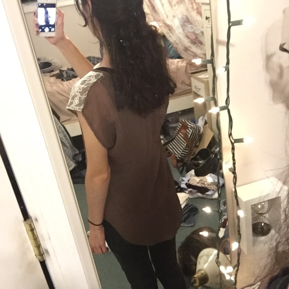 Lace detailed Flowy Blouse - Picture 5 of 6