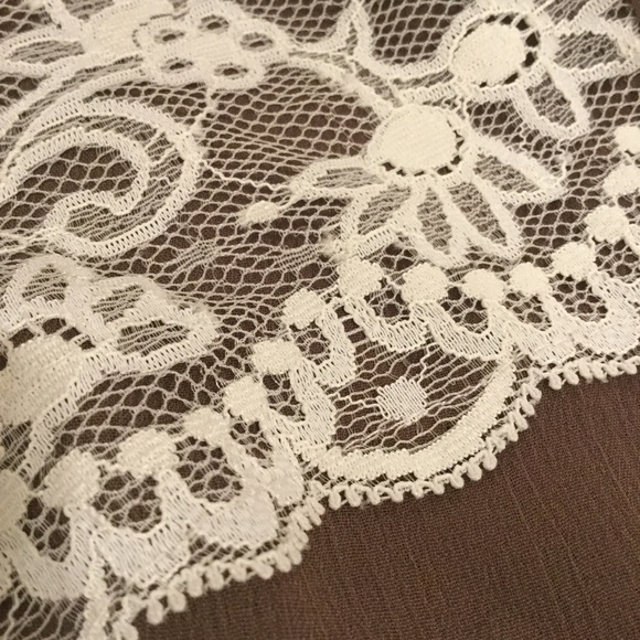 Lace detailed Flowy Blouse - Picture 6 of 6