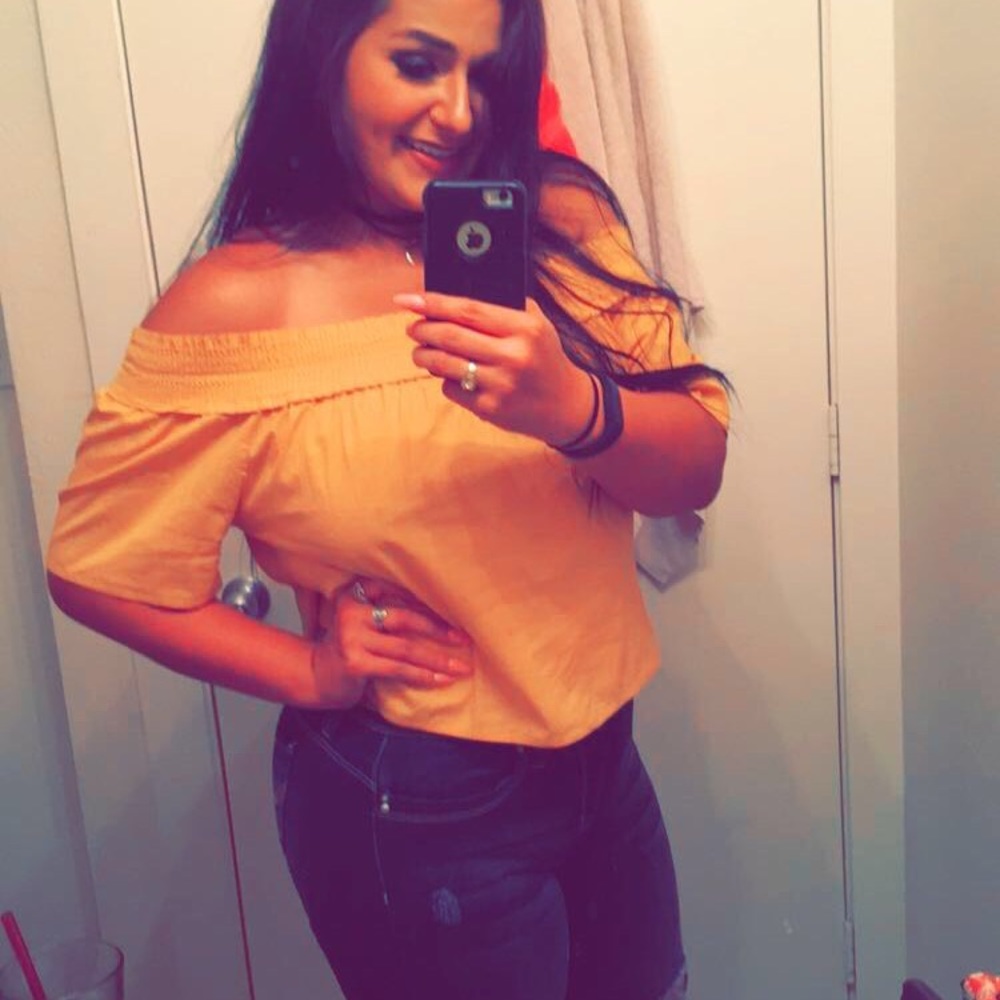 CUTE YELLOW OFF THE SHOULDER SHORT SLEEVE TOP!!