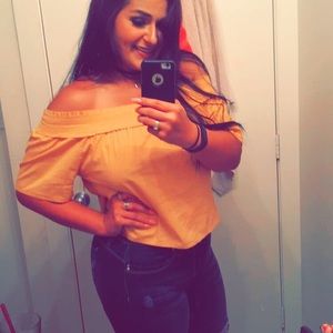 CUTE YELLOW OFF THE SHOULDER SHORT SLEEVE TOP!!