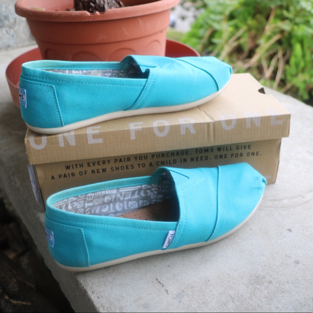 Women’s Blue Toms