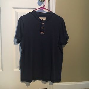 Men’s blue Hollister tee