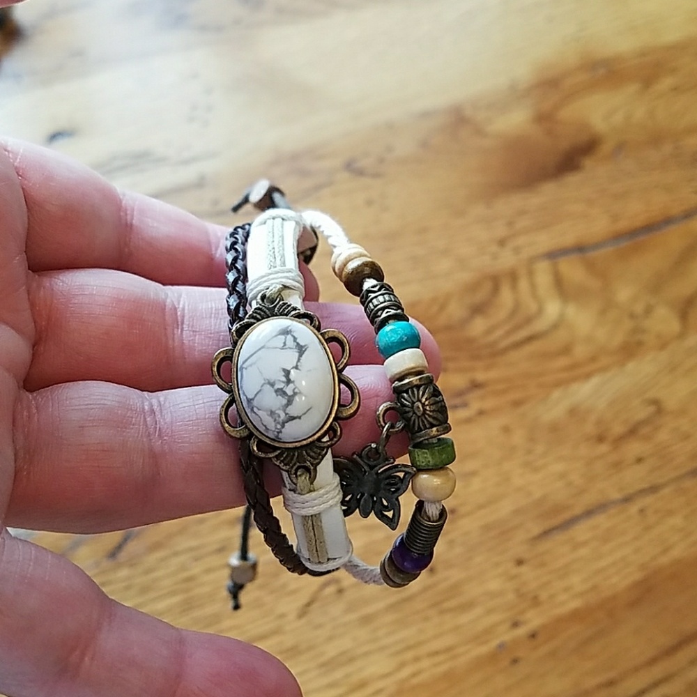 Beaded pull string bracelet