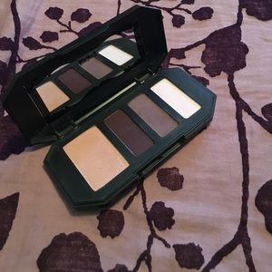 🌹🔥SALE🌹🔥Kat Von D Plum pallet 💜