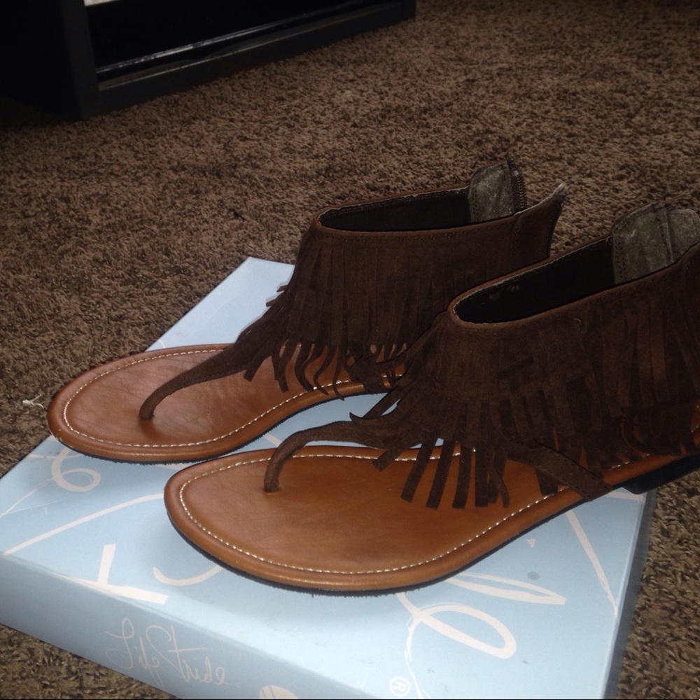 Pleather fringe sandals so cute!