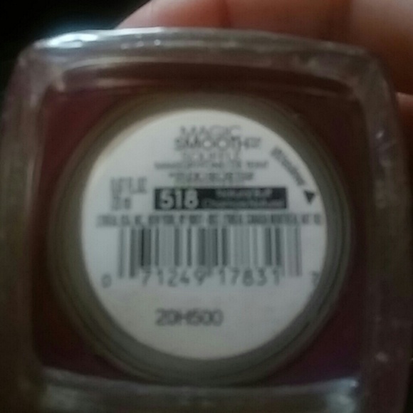 Loreal Magic Smooth souffle foundation - Picture 2 of 4