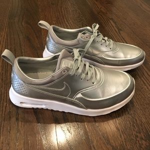 Women’s Nike Thea Silver size 8