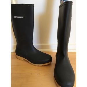 Black Rainboots by Dunlop 7(European) 9(US)