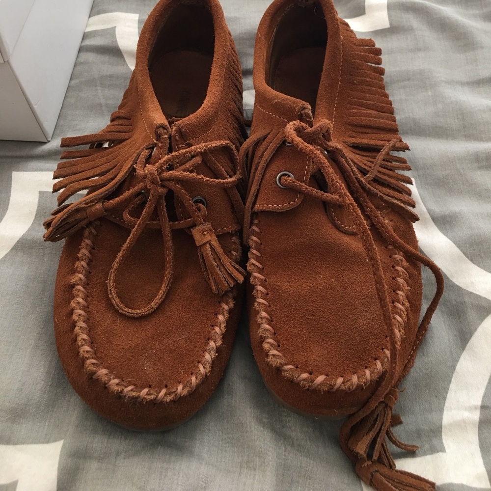 Minnetonka fringed moccasins