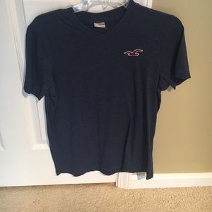 Blue Men’s Hollister tee