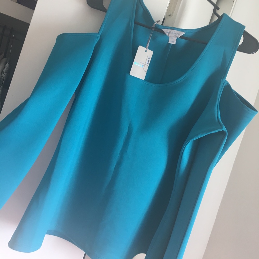 Long sleeve, open shoulder..