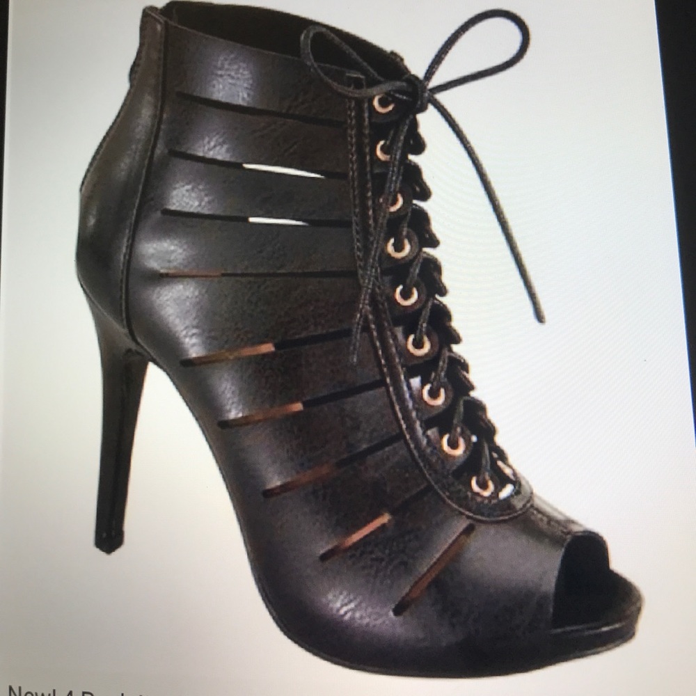Women’s lace up bootie