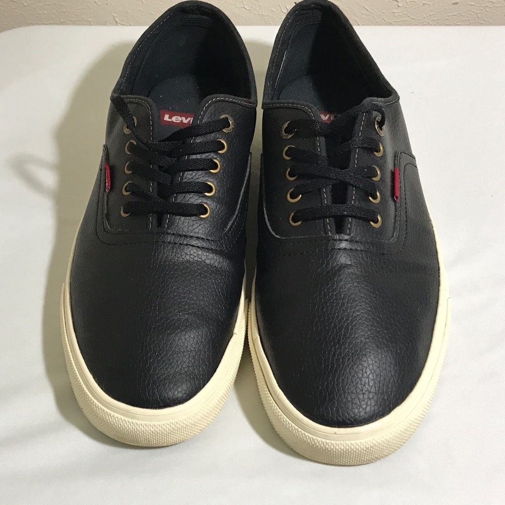 Black leather Levi’s skate shoes