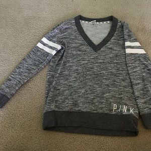 V-neck pull over