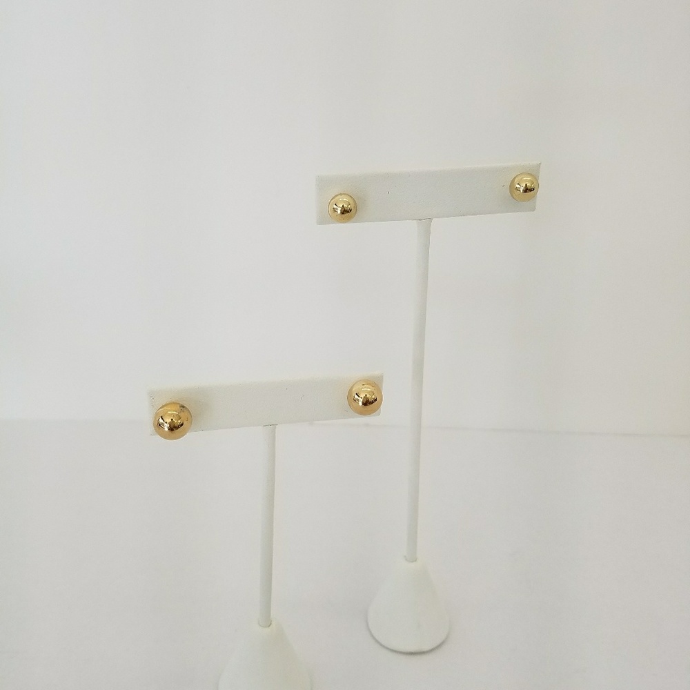 Set of gold tone studs