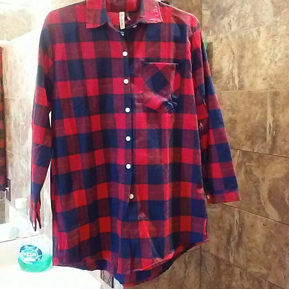 Women’s Red/ Navy  plaid shirt ( flannel) - Picture 3 of 3