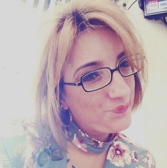 Meet your Posher, Dawn - Picture 1 of 1