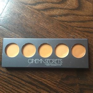 Cinema Secrets Pro Foundation 5in1 Palette