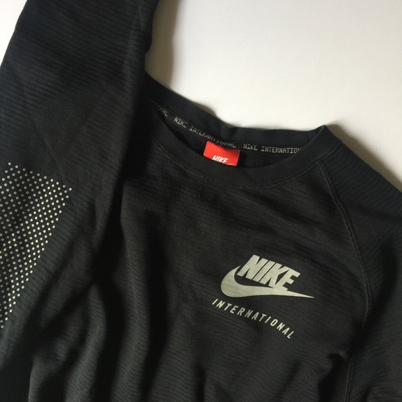 nike international sweater