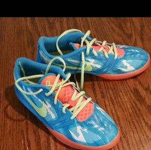 Kobe Mentality sneakers size 7