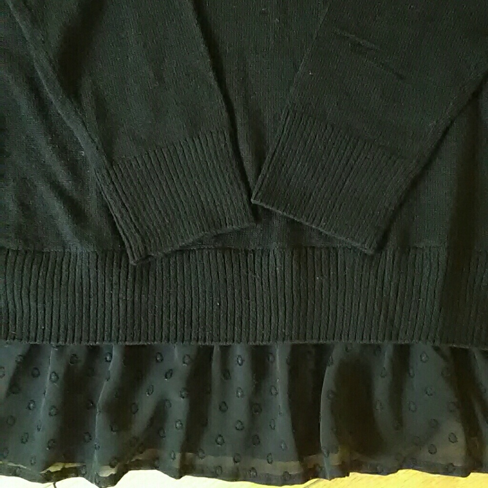 *SOLD* NEW Ann Taylor Long Sleeve Tie Neck Key Hole Top - Picture 4 of 8