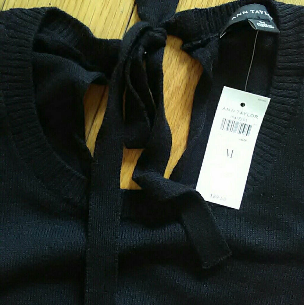 *SOLD* NEW Ann Taylor Long Sleeve Tie Neck Key Hole Top - Picture 5 of 8