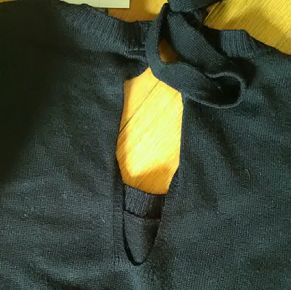 *SOLD* NEW Ann Taylor Long Sleeve Tie Neck Key Hole Top - Picture 6 of 8