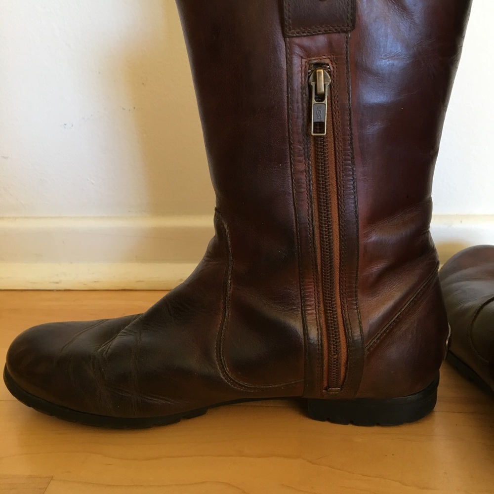 Mid rise Leather upper Ugg Boots Size 9.5