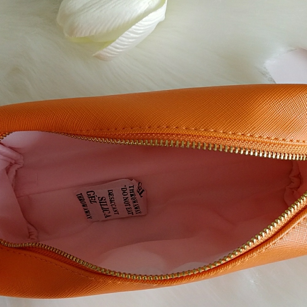 🌼VINCE CAMUTO COSMETIC BAG💞.NWT - Picture 6 of 8