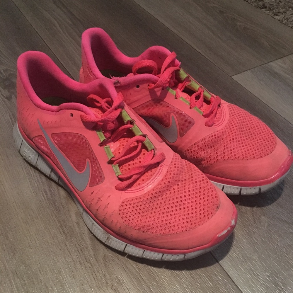 Women's Nike free runs