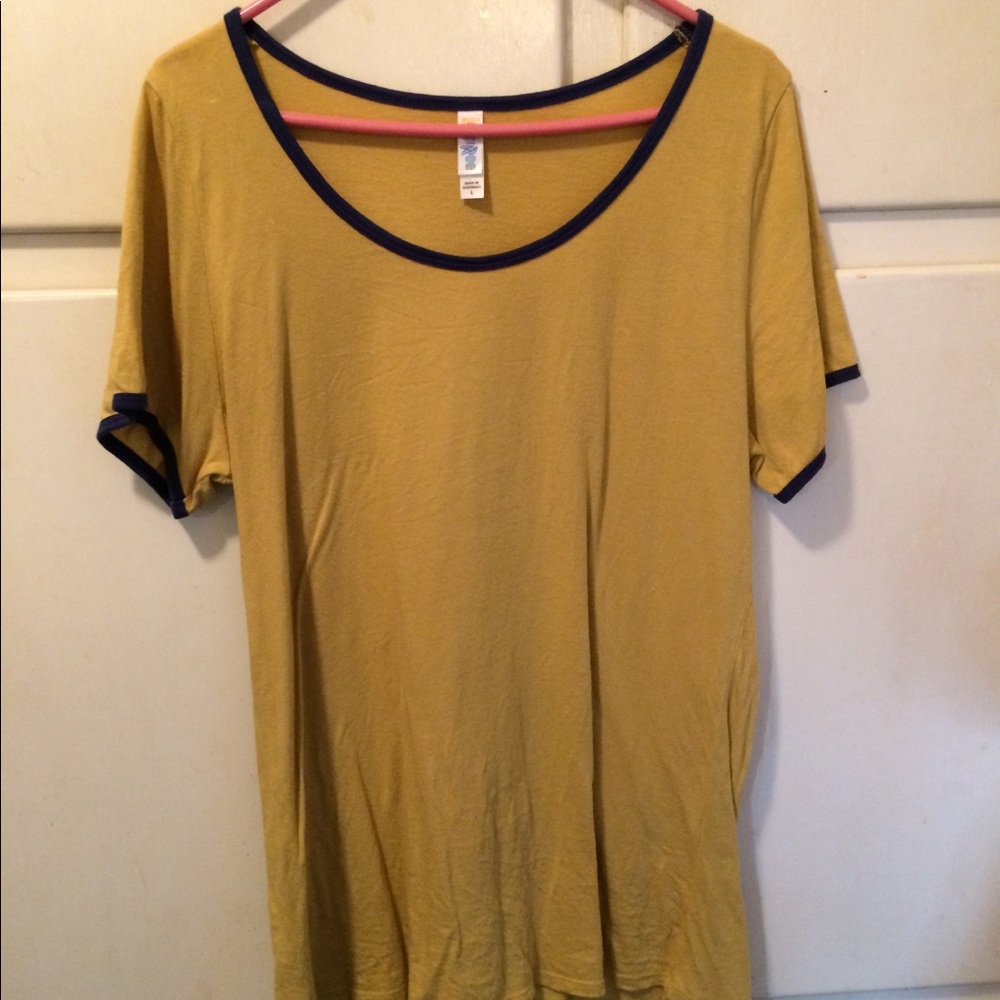 Large EUC Lularoe Classic Tee