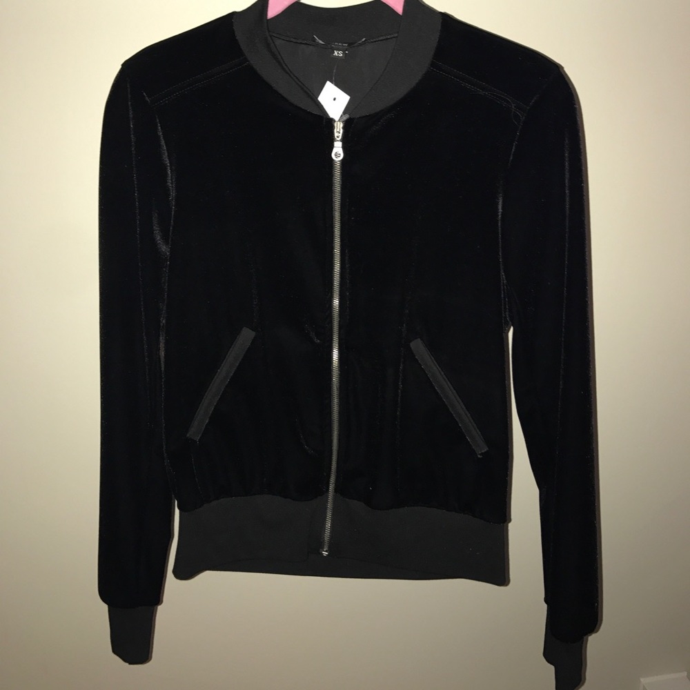 DREW Black Zip-Up 🖤