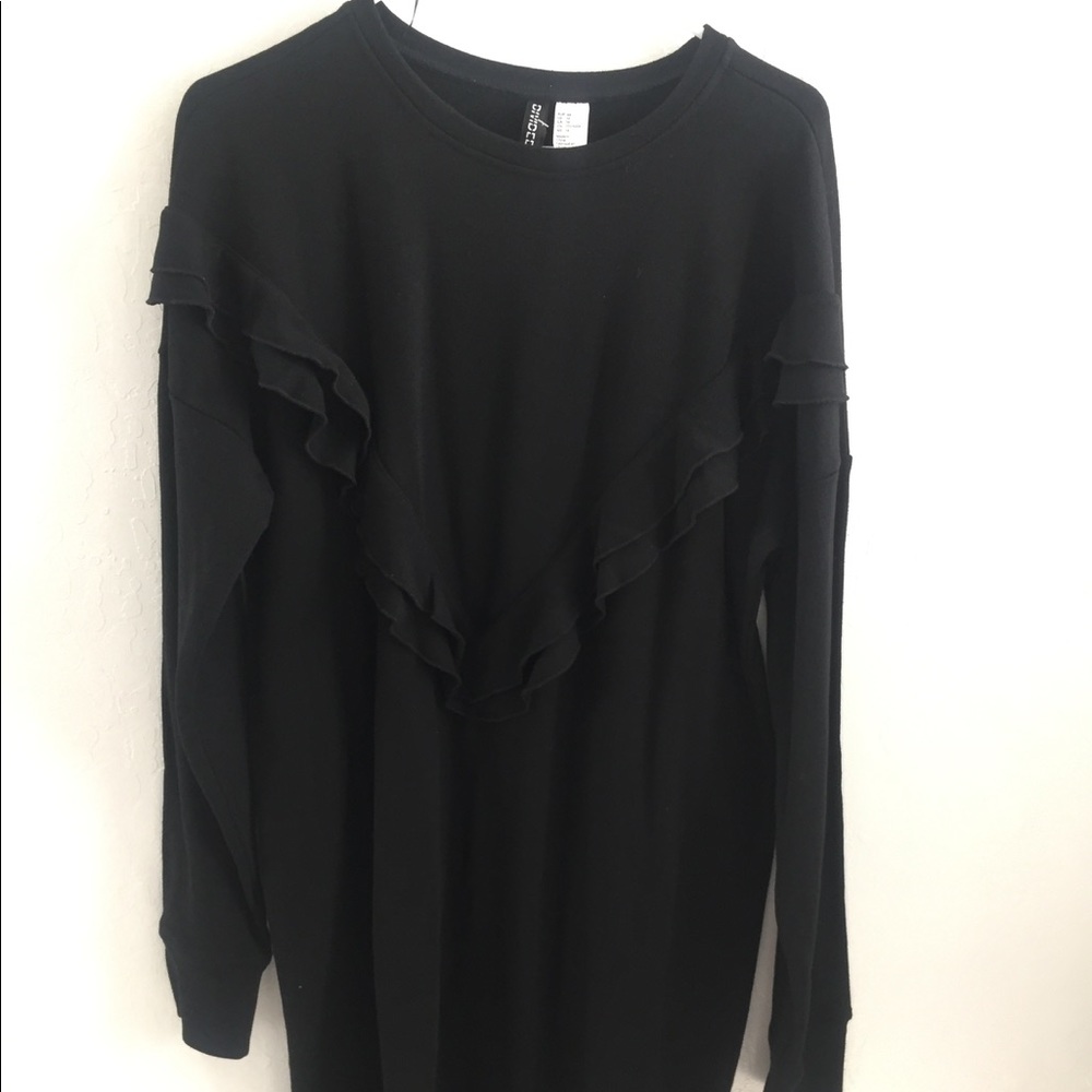 Black frill sweater 🌑