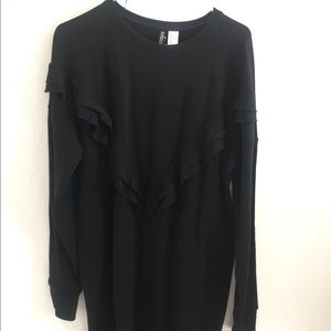Black frill sweater 🌑