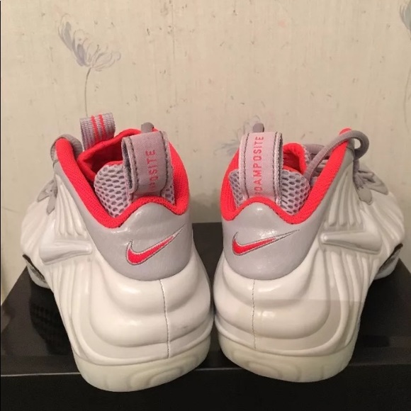 Athletic_Shoes