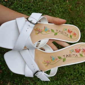 Tabitha kitten heals