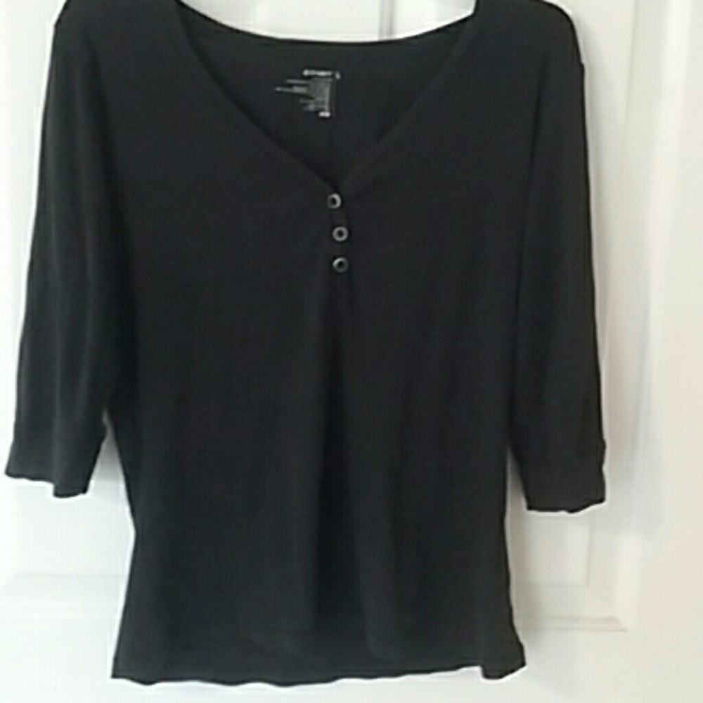 Three quarter sleeve top