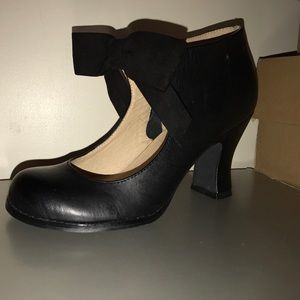 OPEN TO OFFERS-SALE! 🎉Mojo moxy bow heels!